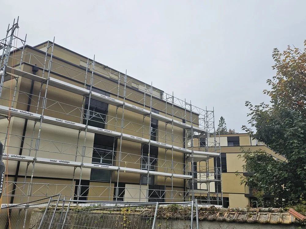 Isolation périphérique sur deux immeubles résidentiels à Couvet, canton de Neuchâtel